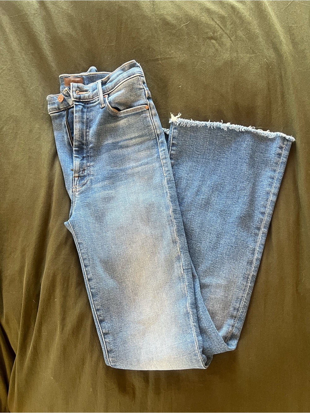 MOTHER Weekender Fray Jeans